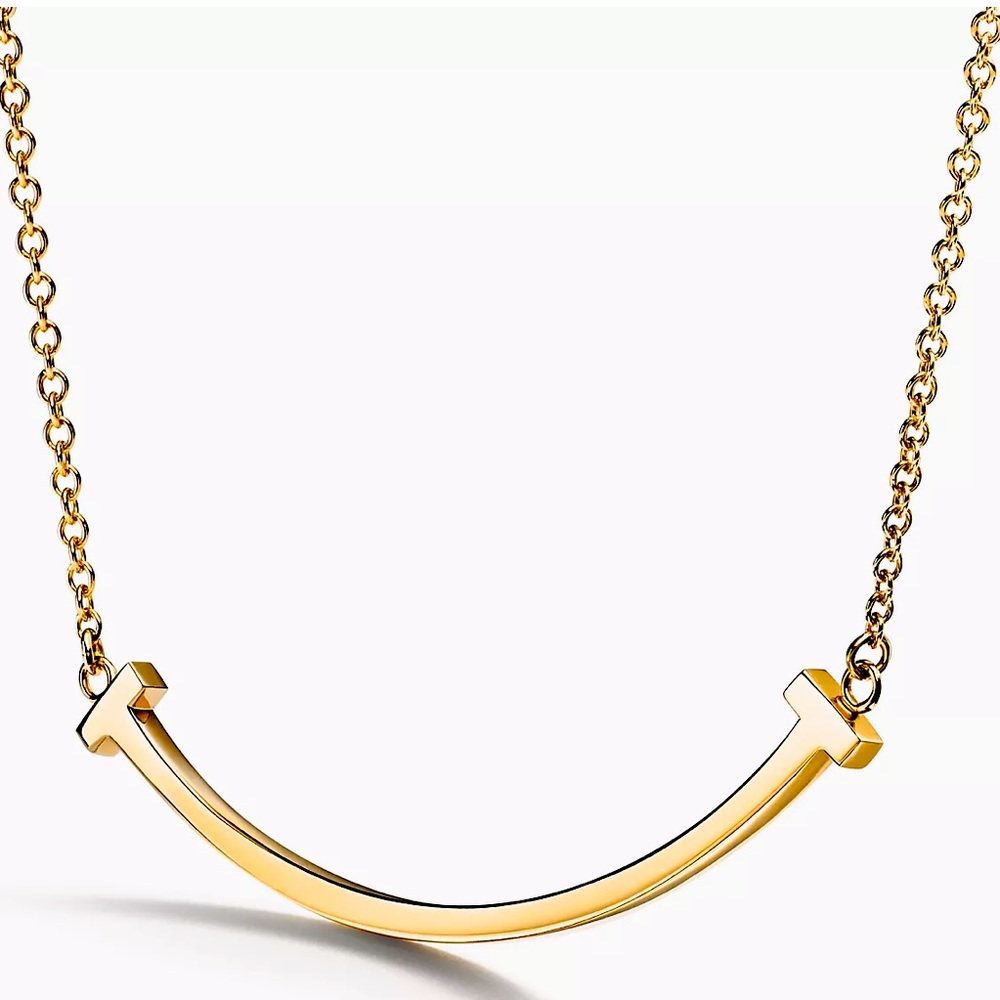 Tiffany T
Smile Pendant
in Yellow Gold, Small